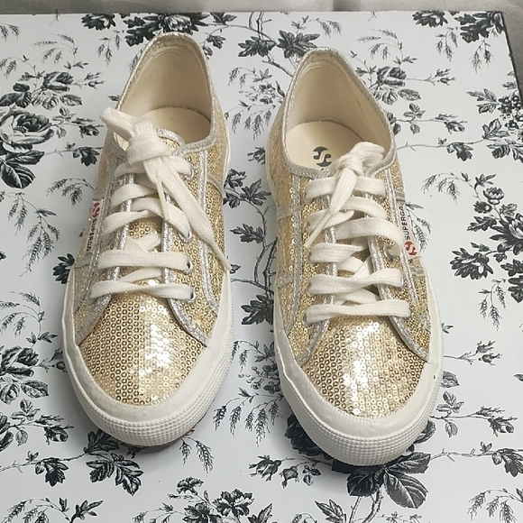 Superga Gold Sneakers with‎ Shimmery Finish - Picture 1 of 9